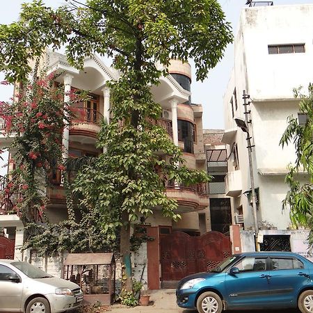 N.Homestay Agra  Bagian luar foto