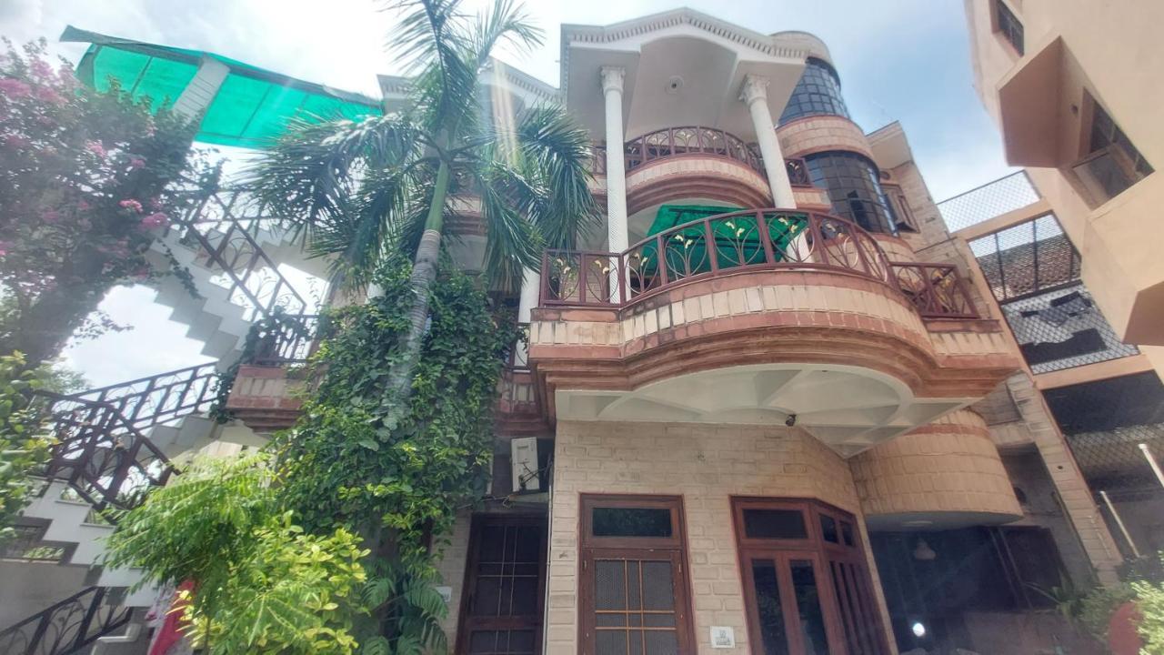 N.Homestay Agra  Bagian luar foto