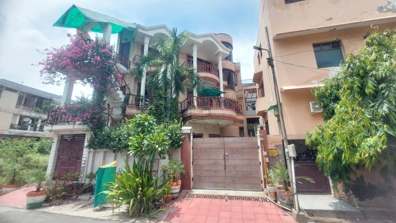 N.Homestay Agra  Bagian luar foto