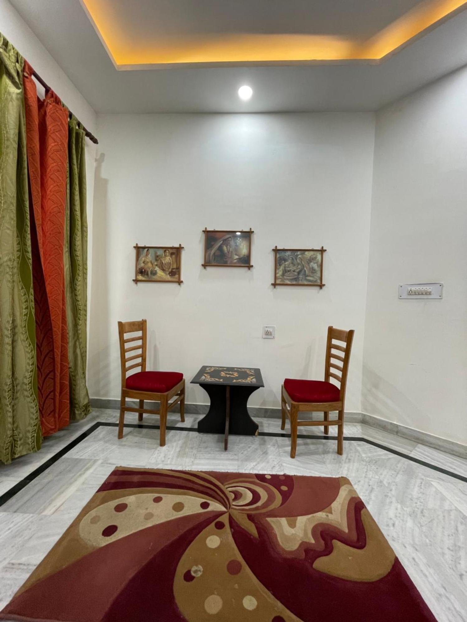 N.Homestay Agra  Bagian luar foto