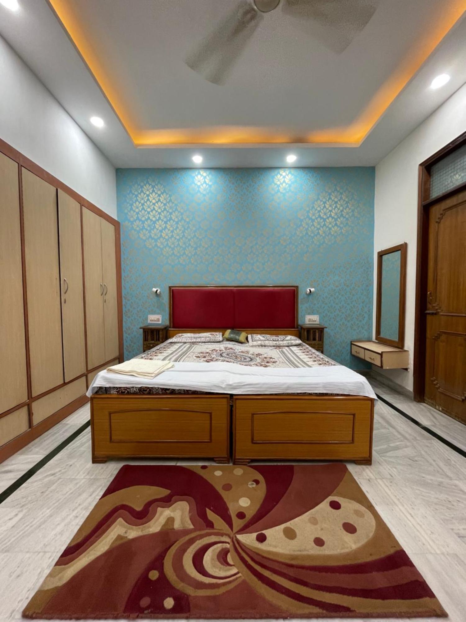 N.Homestay Agra  Bagian luar foto