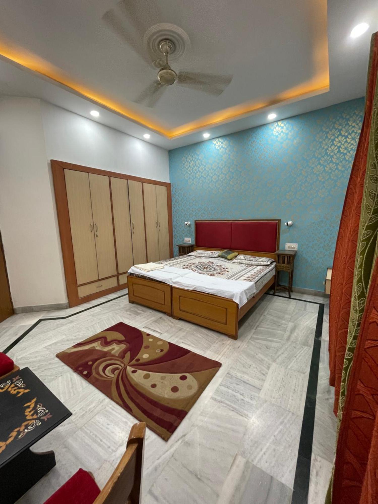 N.Homestay Agra  Bagian luar foto
