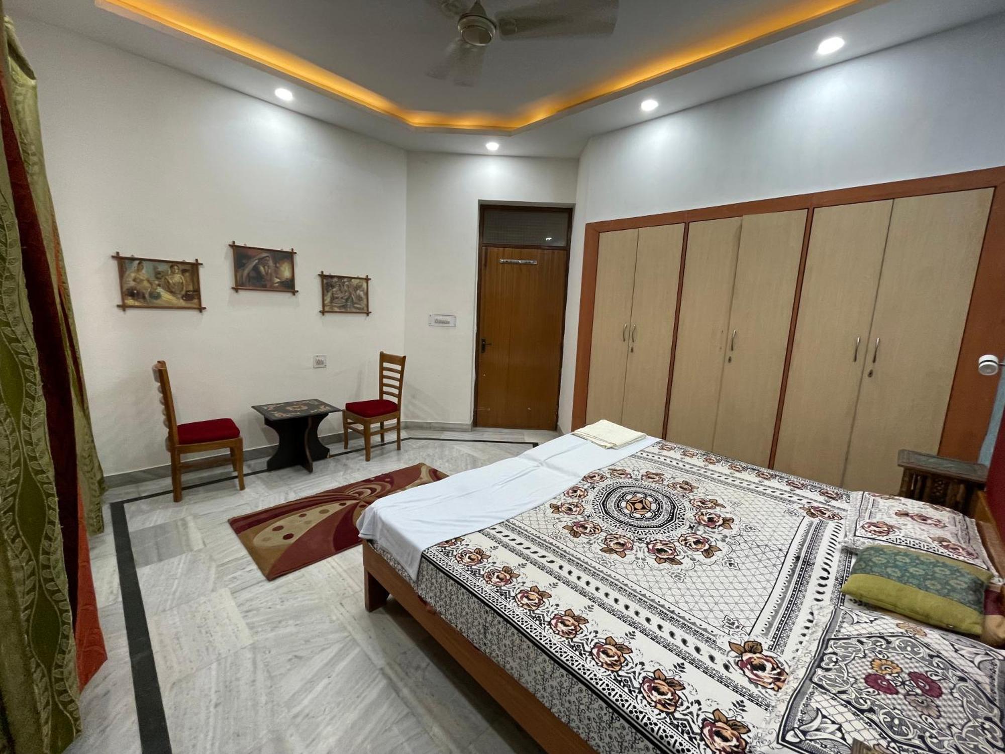 N.Homestay Agra  Bagian luar foto