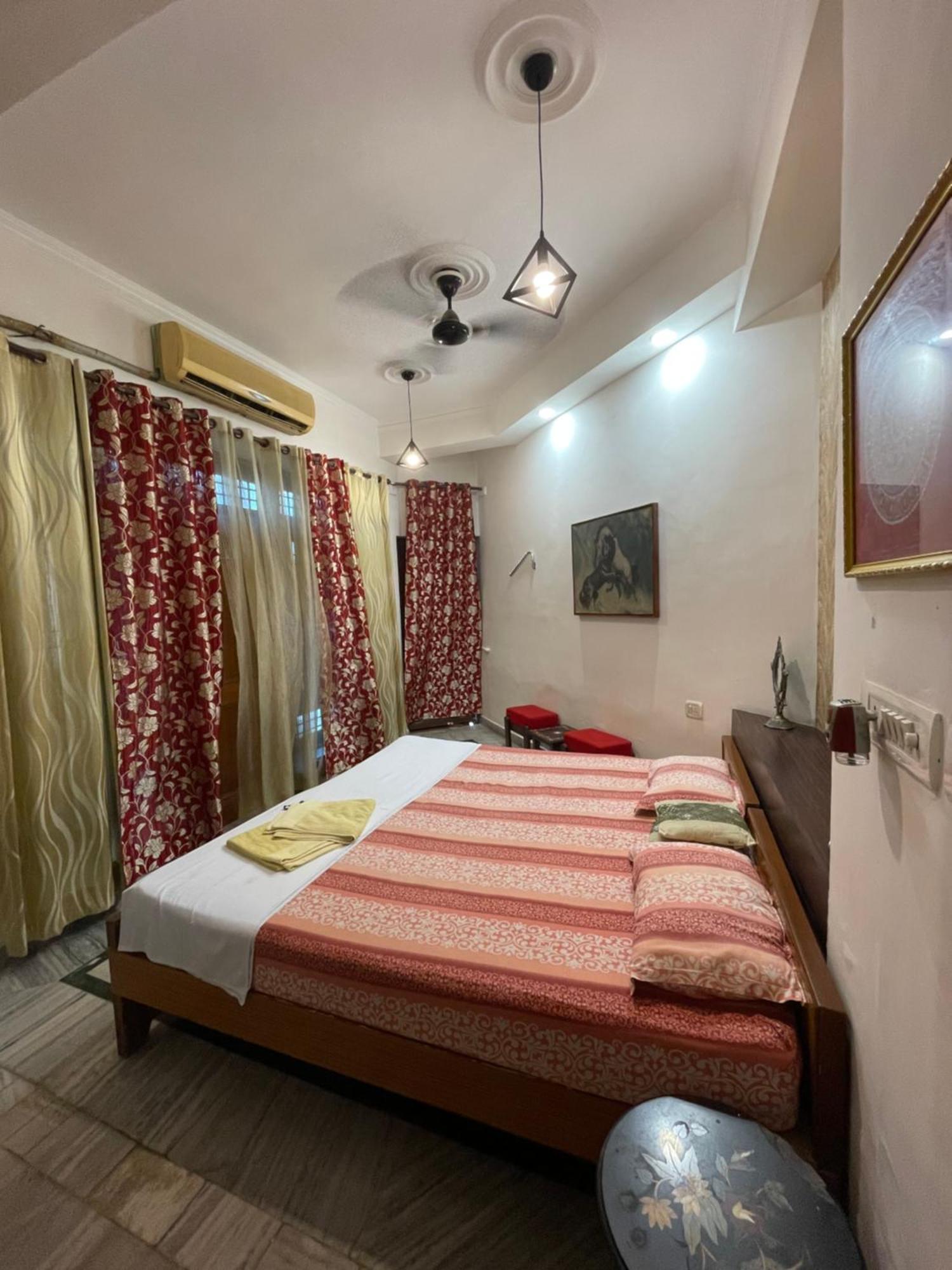 N.Homestay Agra  Bagian luar foto