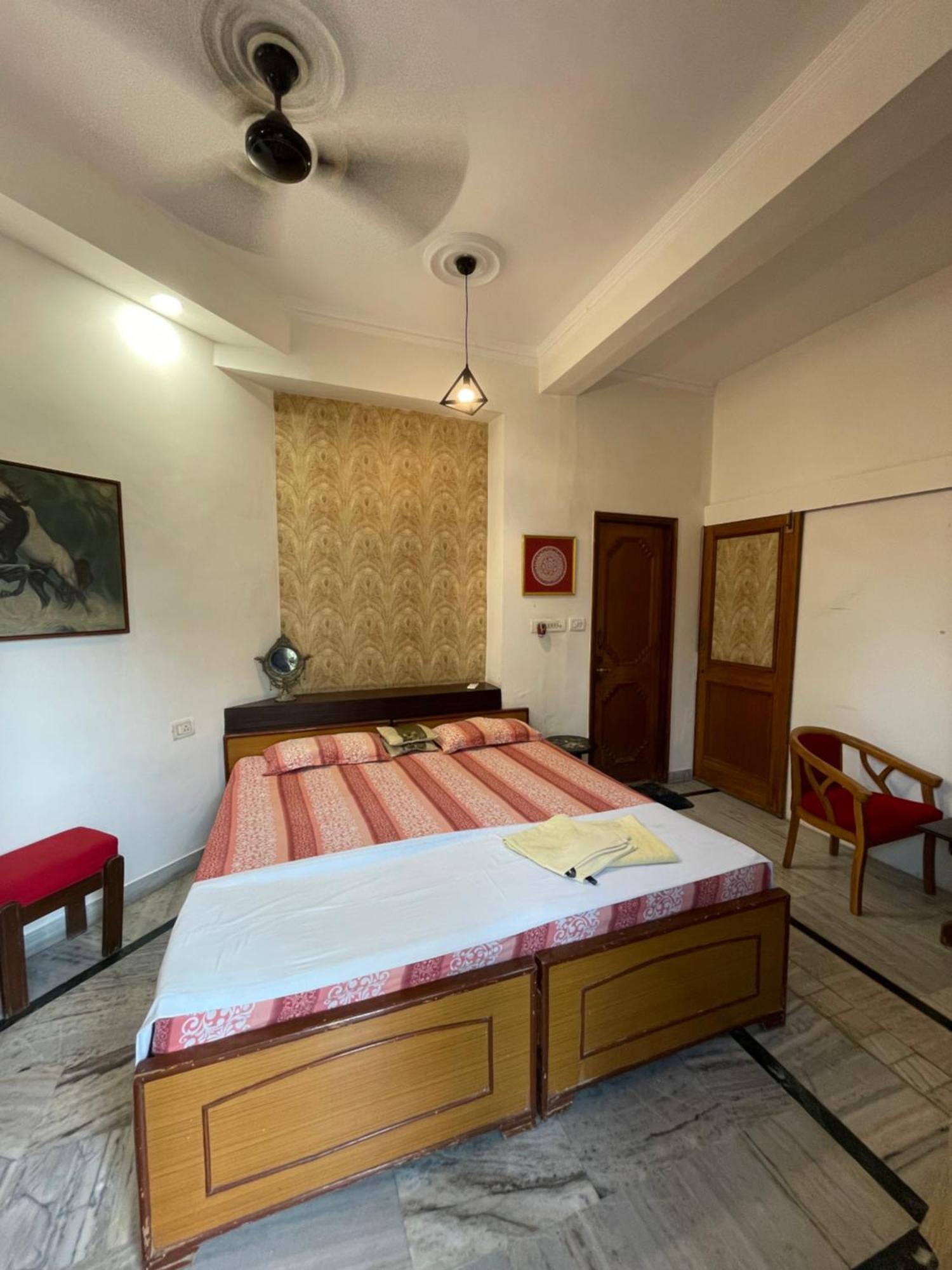 N.Homestay Agra  Bagian luar foto