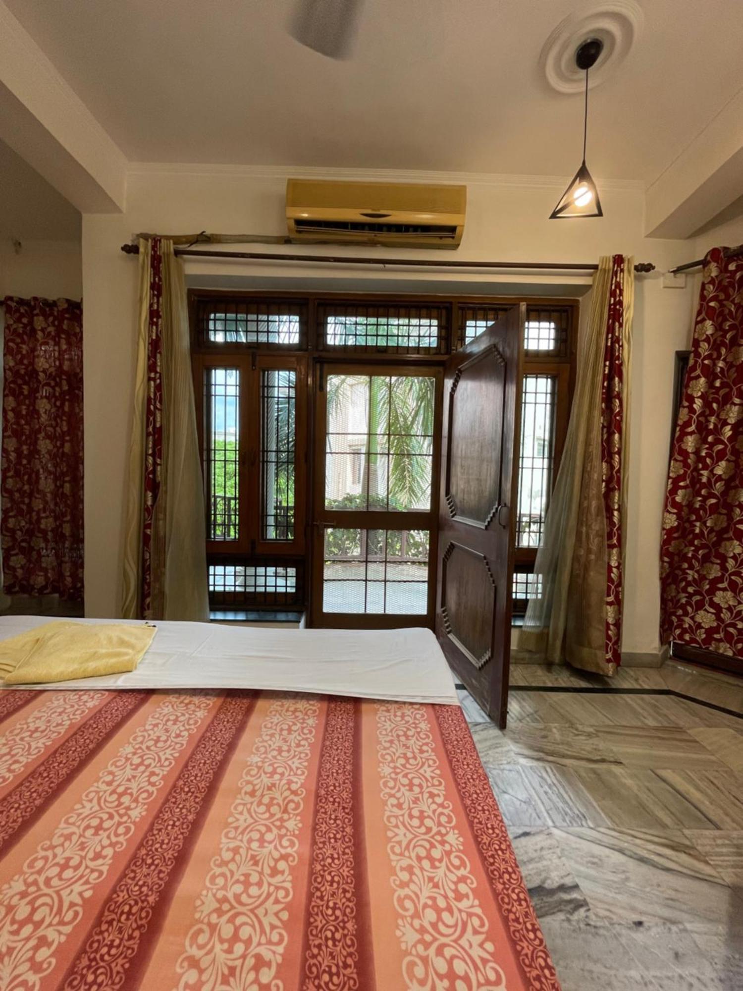 N.Homestay Agra  Bagian luar foto