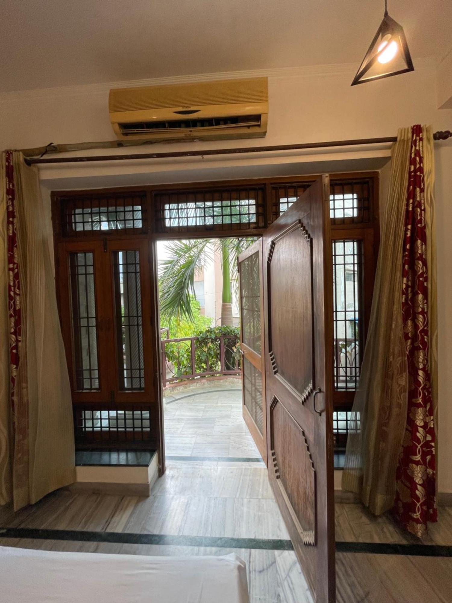 N.Homestay Agra  Bagian luar foto
