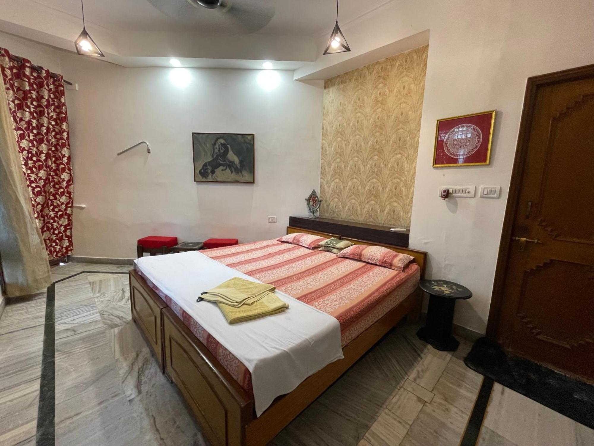N.Homestay Agra  Bagian luar foto