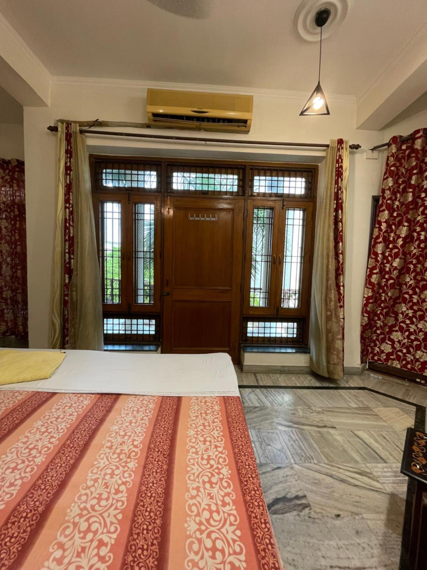 N.Homestay Agra  Bagian luar foto