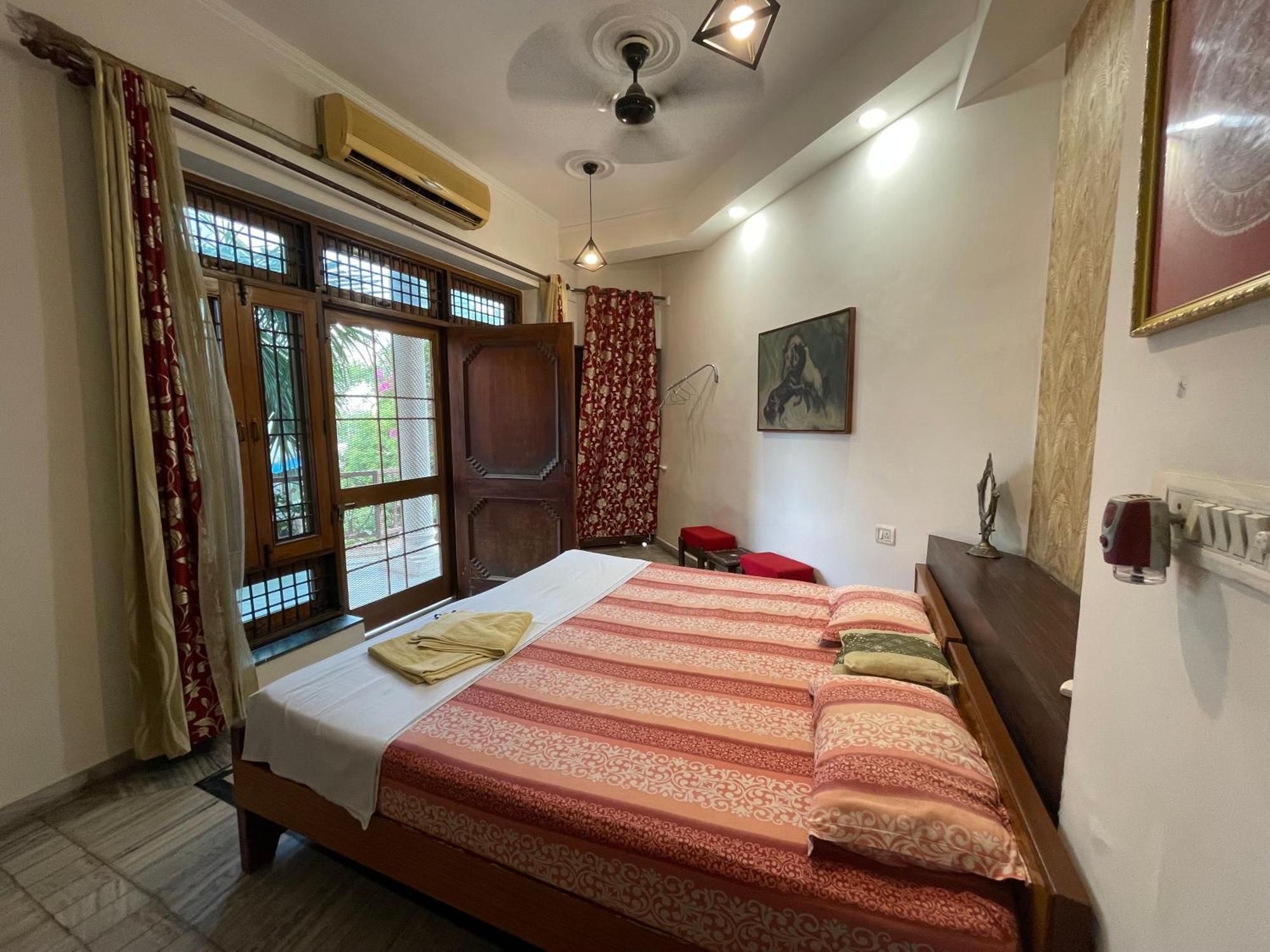 N.Homestay Agra  Bagian luar foto