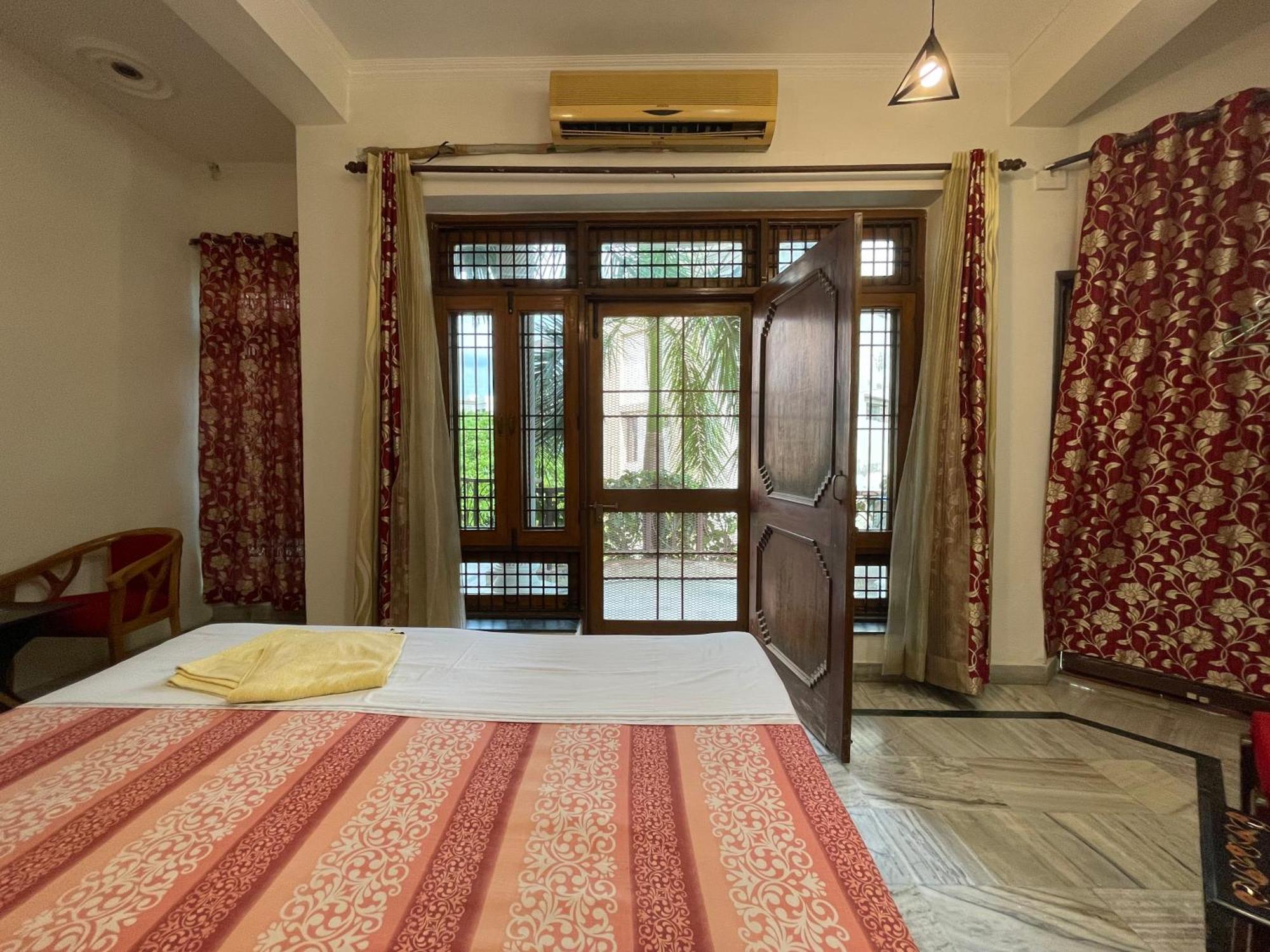 N.Homestay Agra  Bagian luar foto