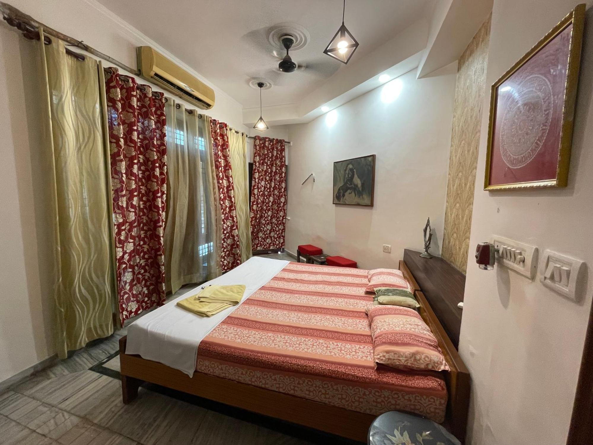 N.Homestay Agra  Bagian luar foto
