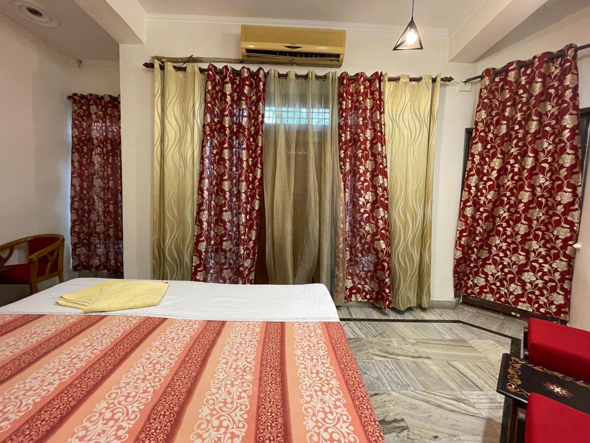 N.Homestay Agra  Bagian luar foto