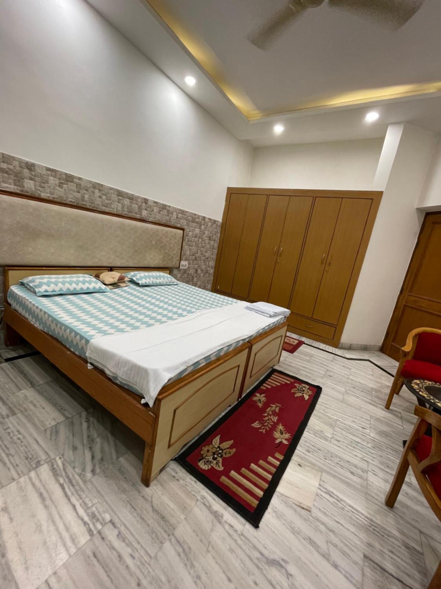 N.Homestay Agra  Bagian luar foto