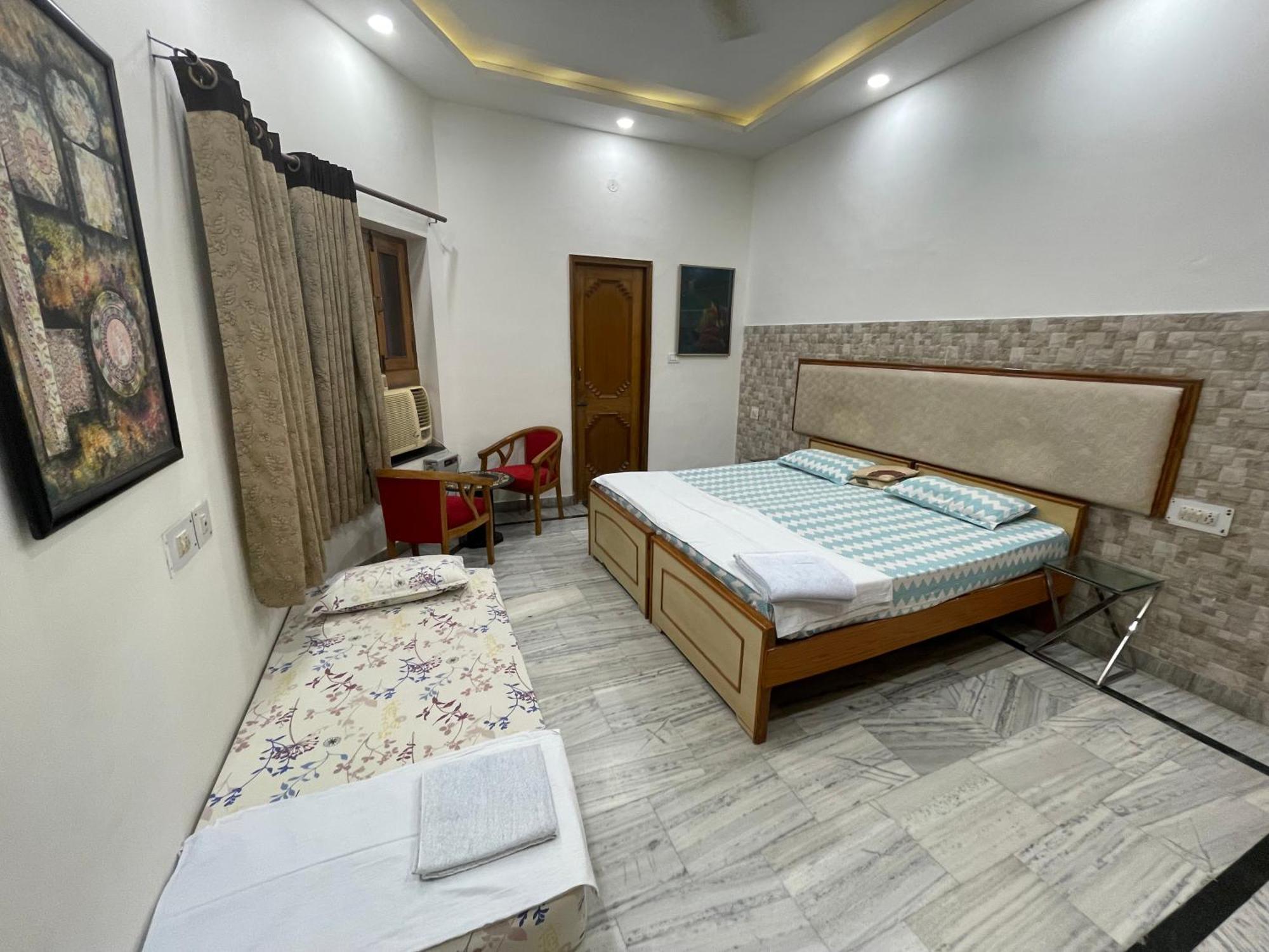 N.Homestay Agra  Bagian luar foto