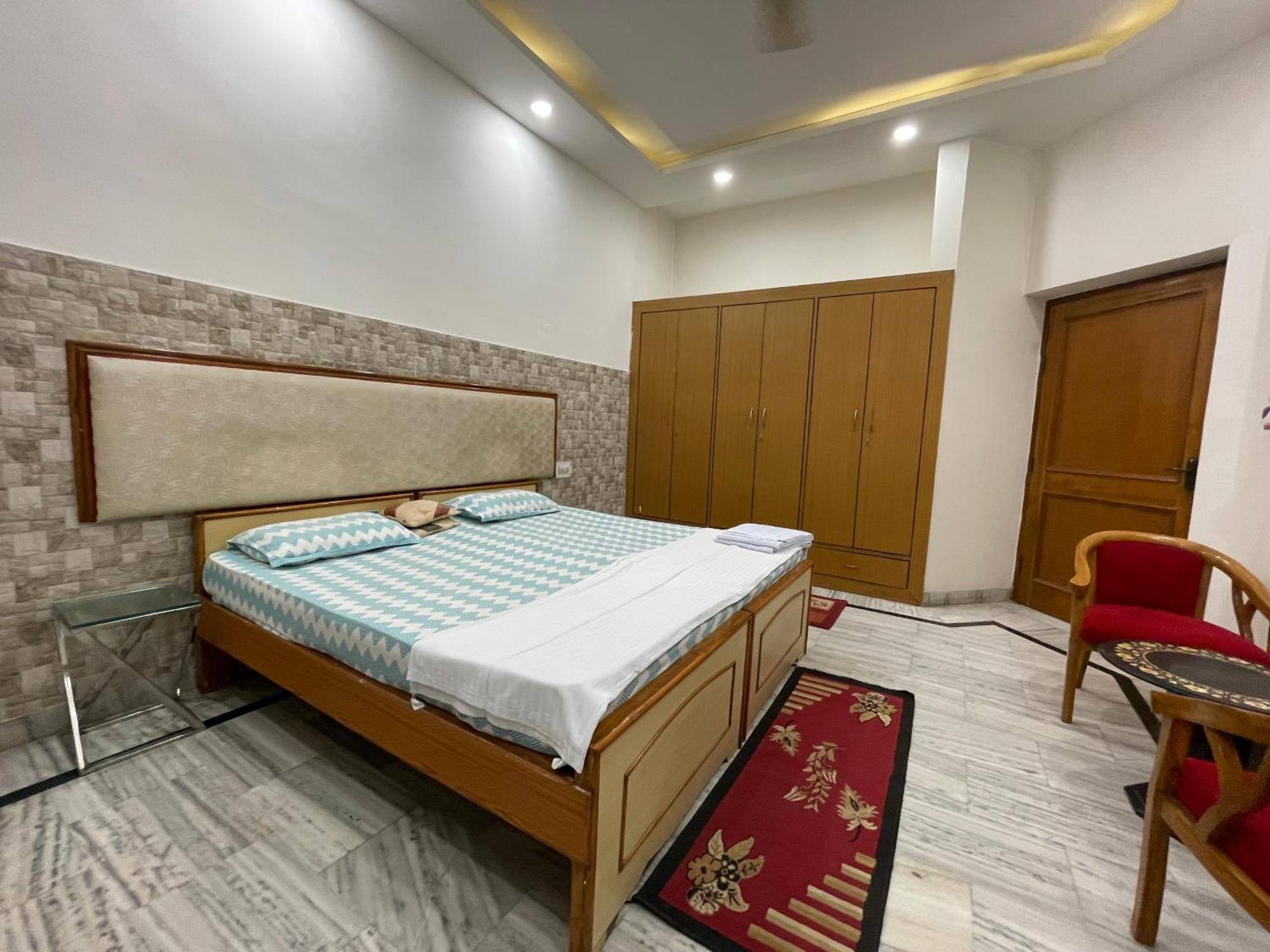 N.Homestay Agra  Bagian luar foto
