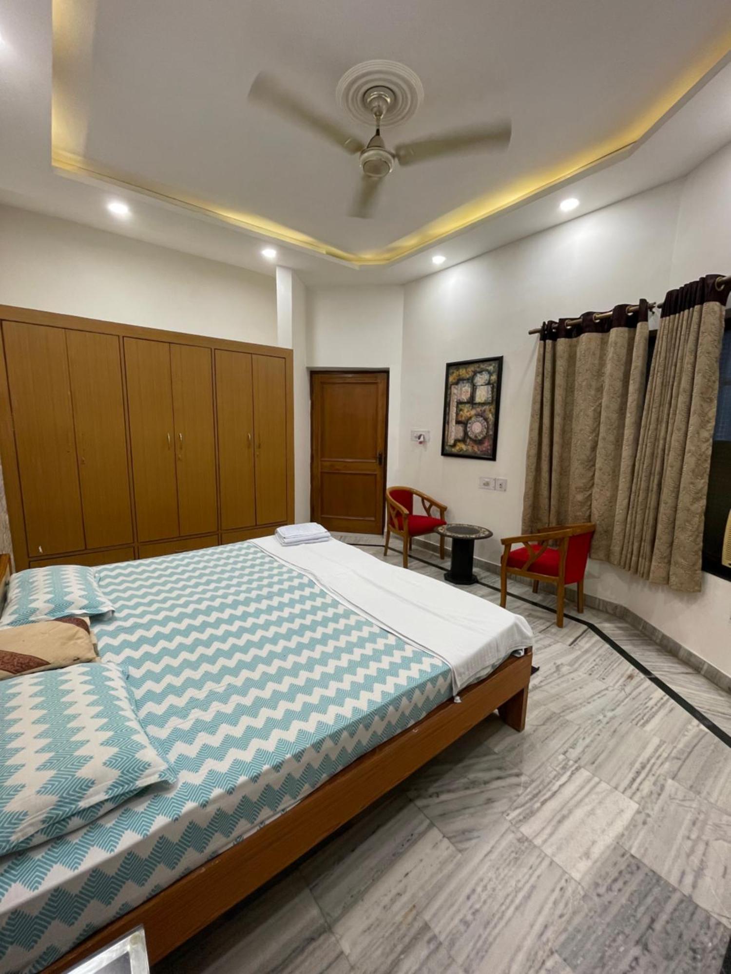 N.Homestay Agra  Bagian luar foto