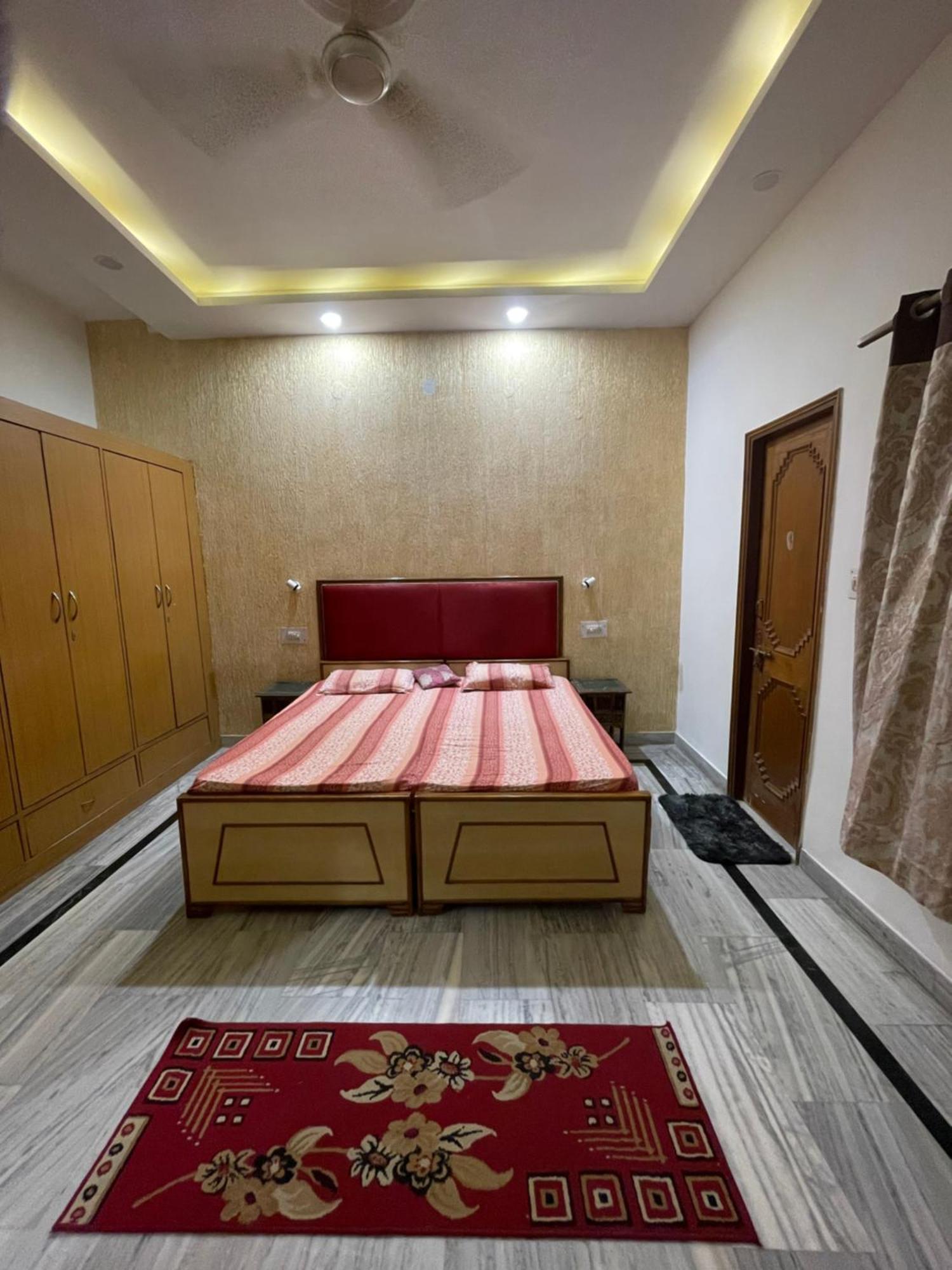 N.Homestay Agra  Bagian luar foto