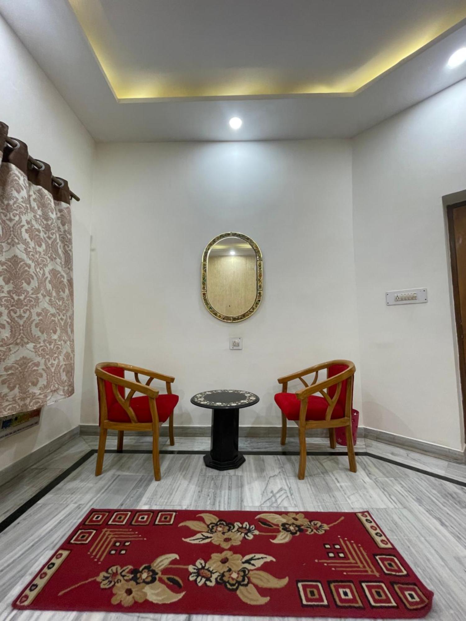 N.Homestay Agra  Bagian luar foto