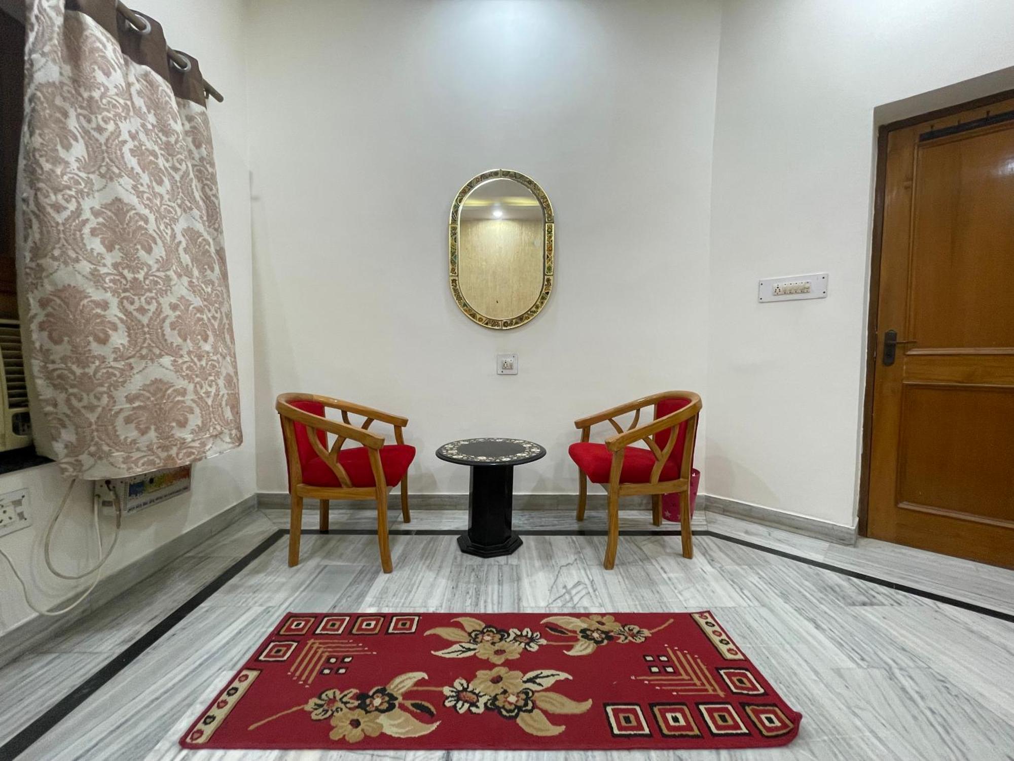 N.Homestay Agra  Bagian luar foto