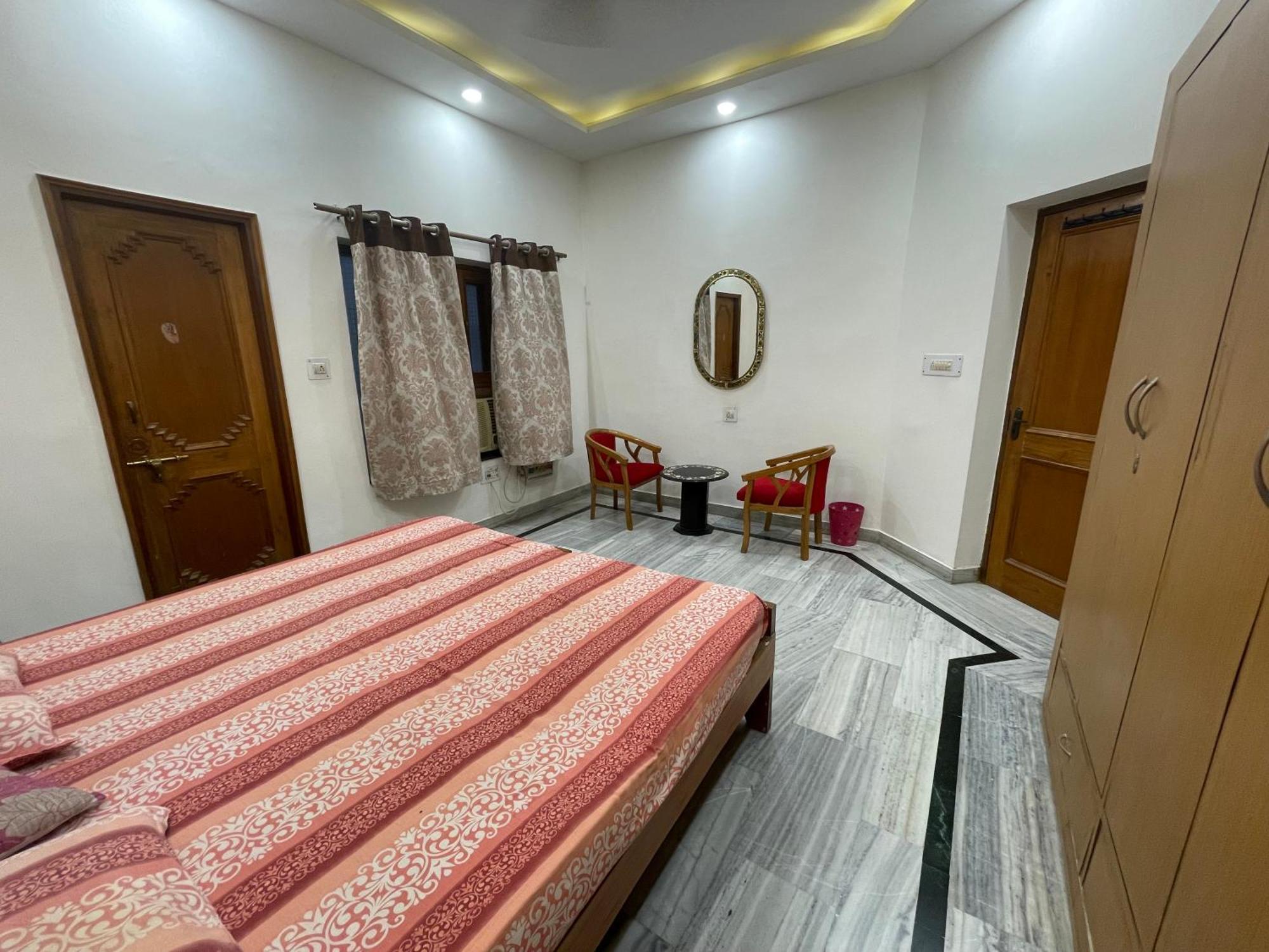 N.Homestay Agra  Bagian luar foto