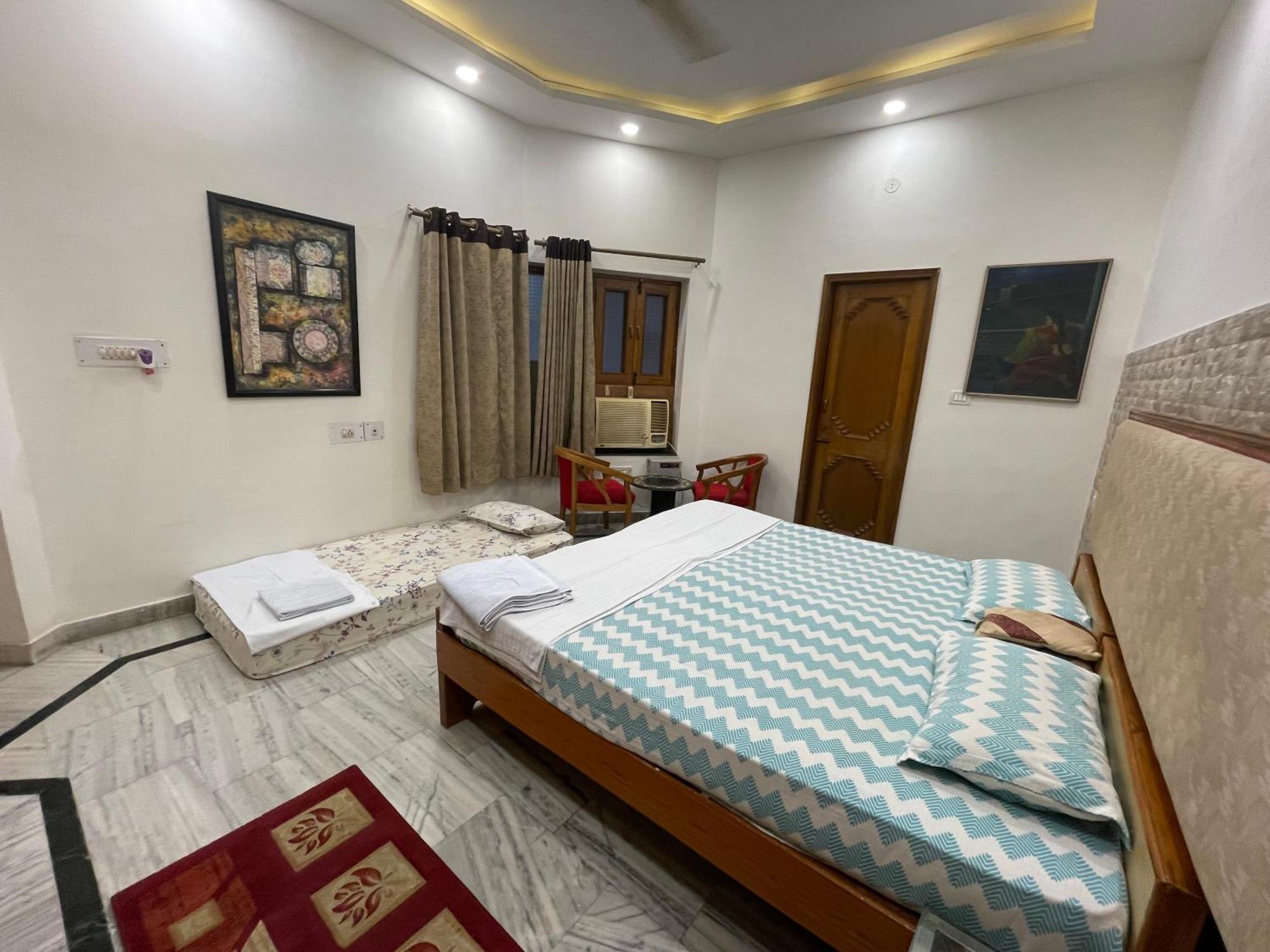 N.Homestay Agra  Bagian luar foto