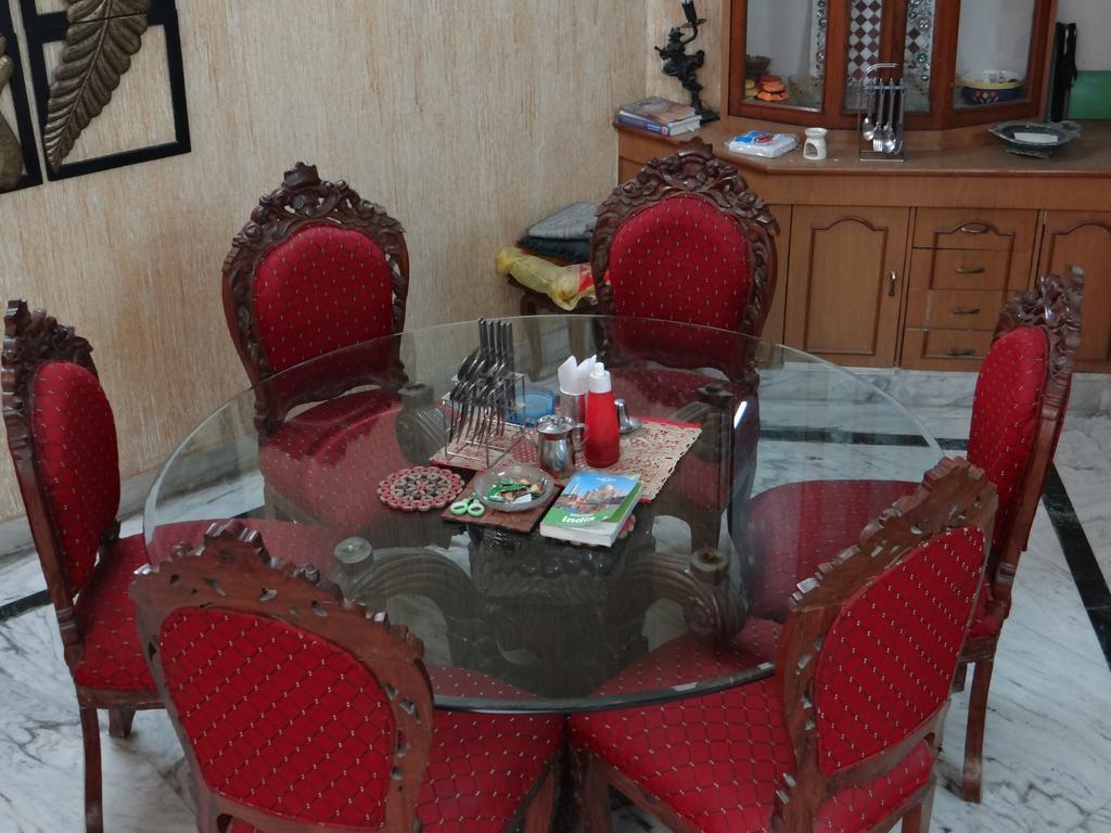 N.Homestay Agra  Bagian luar foto